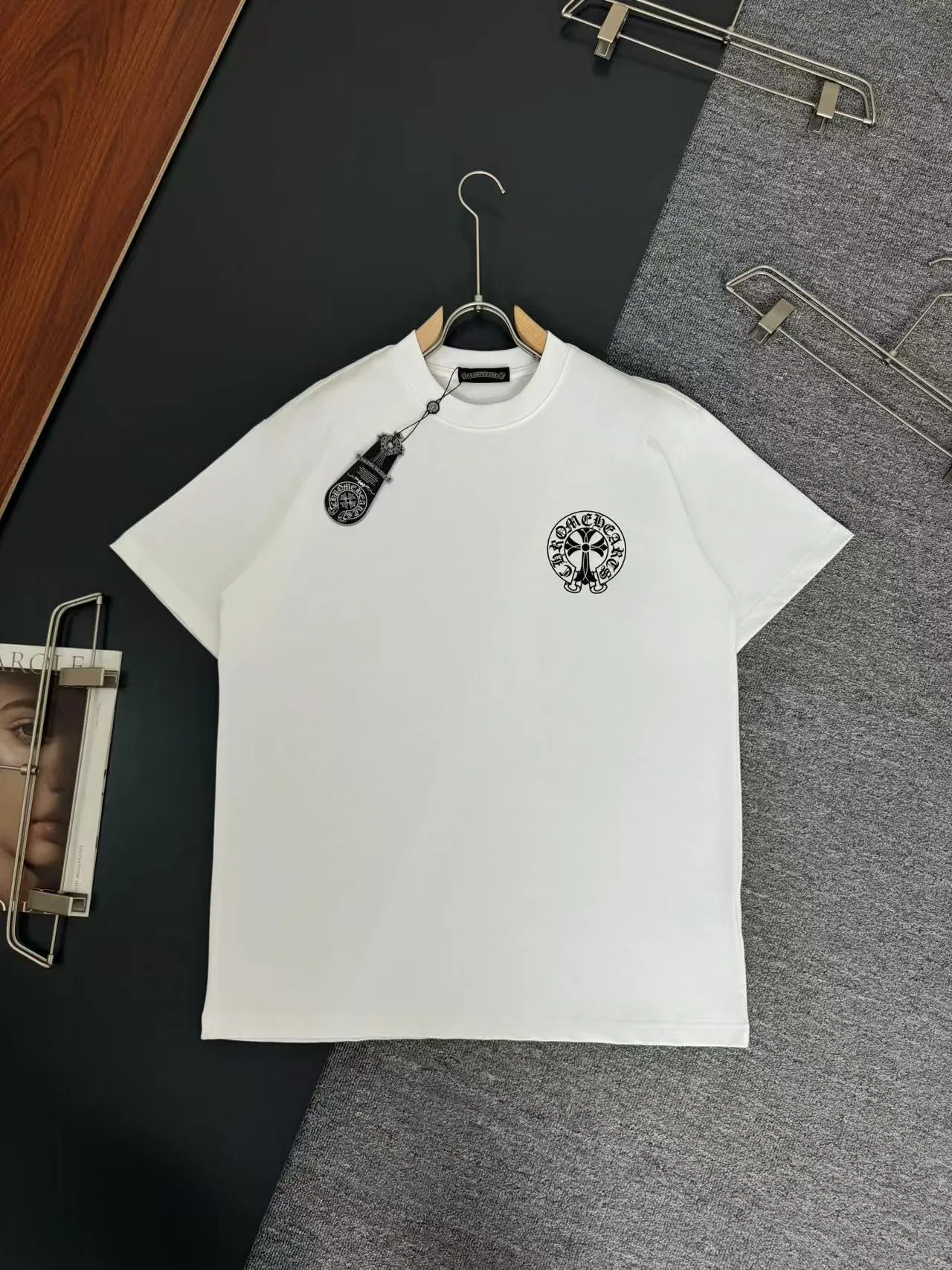 🅿️210 Chrome Hearts*320g heavyweight pure cotton T-shirt, thick, breathable and loose fit. Printed logo design. Spring and summer new round neck fashionable short-sleeved T-shirt. Comfortable against the skin, durable and easy to wear. Meticulous original craftsmanship, a must-have for casual and versatile colors. Color: black white. Size: S M L XL XXL